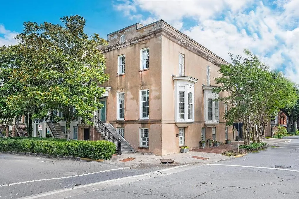 Apartment Luxury Suite Overlooking Taylor Square - House On Taylor Square Savannah