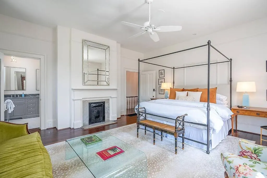Apartment Luxury Suite Overlooking Taylor Square - House On Taylor Square Savannah