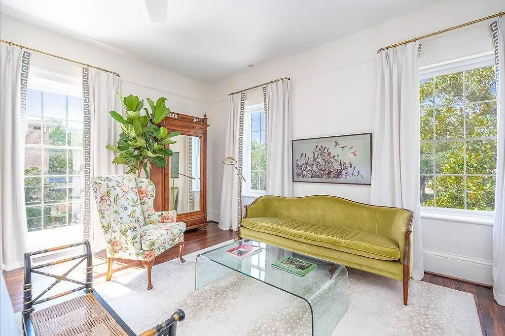 Apartment Luxury Suite Overlooking Taylor Square - House On Taylor Square Savannah